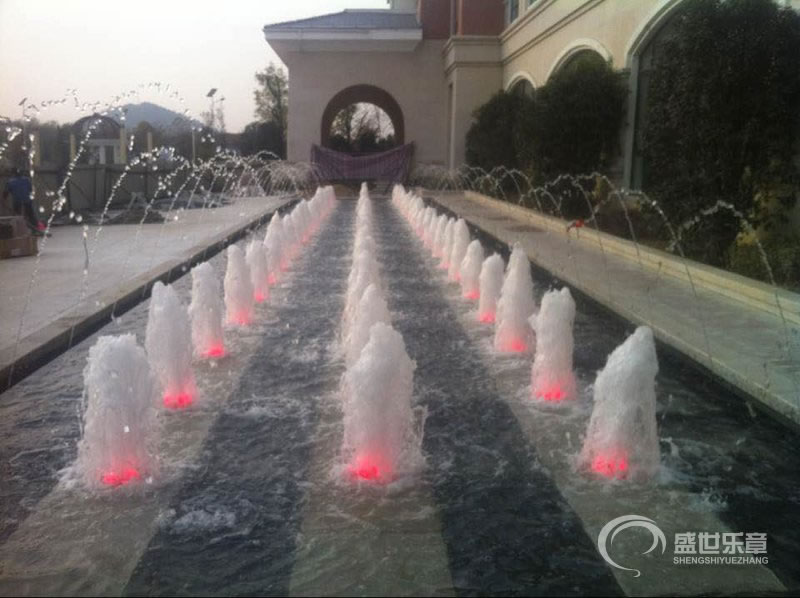 北京格拉斯小镇水景喷泉工程